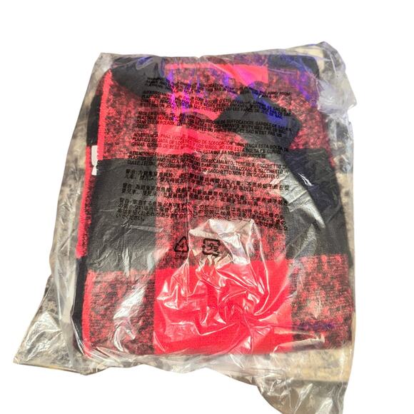 Old Navy Flannel Scarf Red Black Buffalo Plaid Women's One Size Soft Brushed NWT - Picture 2 of 3